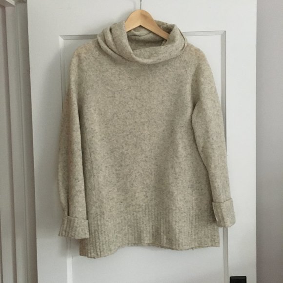 Aritzia Sweaters - Aritzia Community Plutarch Sweater